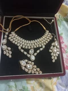 jewellery set best in quality only 2 hours used