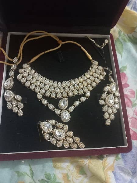 jewellery set best in quality only 2 hours used 0