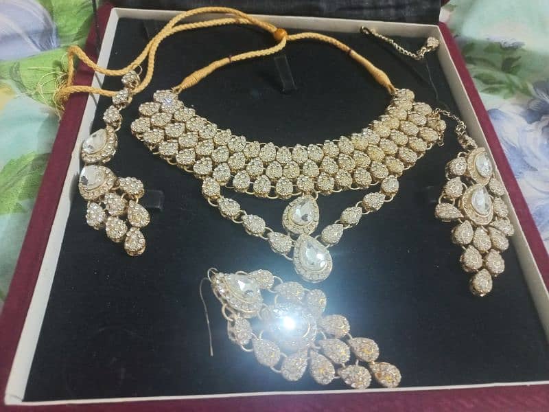 jewellery set best in quality only 2 hours used 2