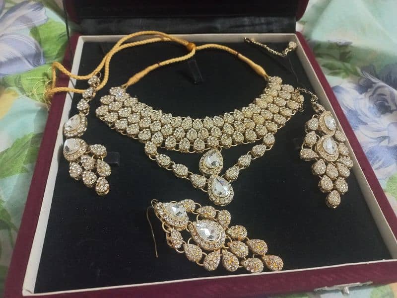 jewellery set best in quality only 2 hours used 3