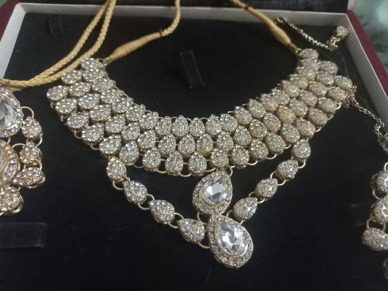 jewellery set best in quality only 2 hours used 4