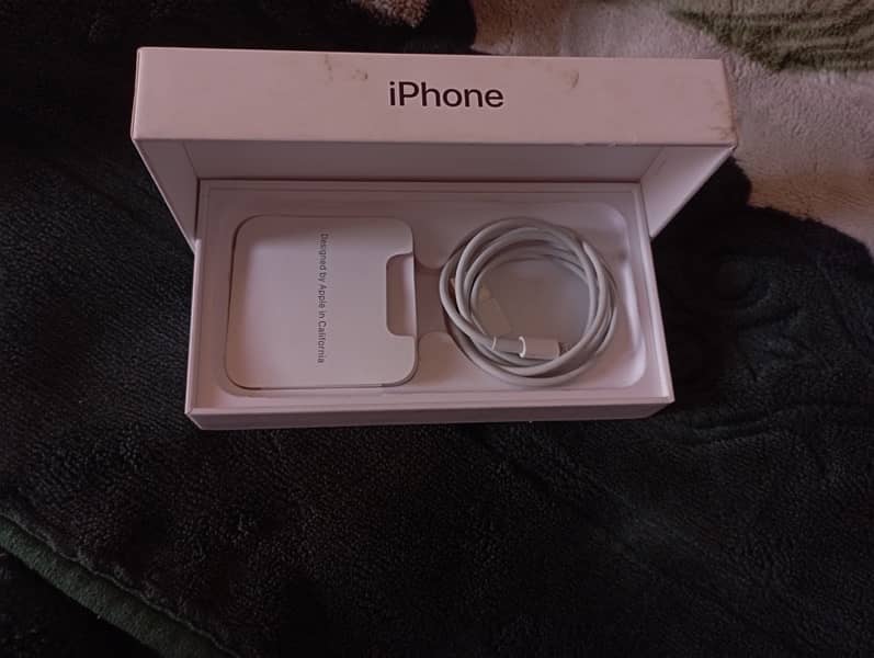 iPhone SE 2020 128GB Complete box 2