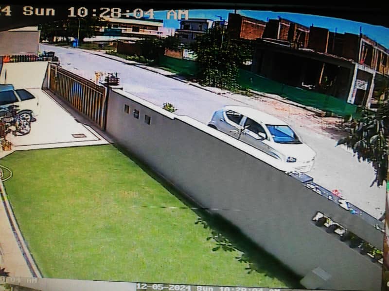 8 Channel DVR Video Recorder with 5 CCTV Security Cameras 6