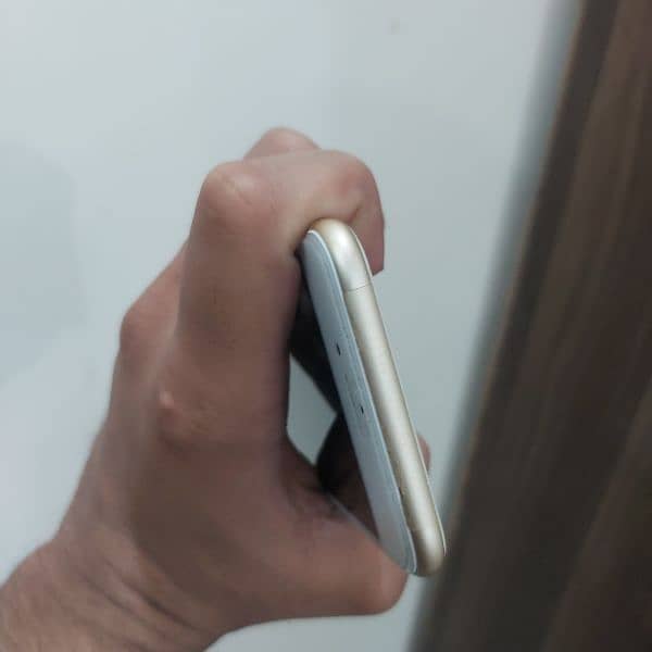 Iphone 7 - Non PTA - 32Gb Storage, Factory Unlock. 3