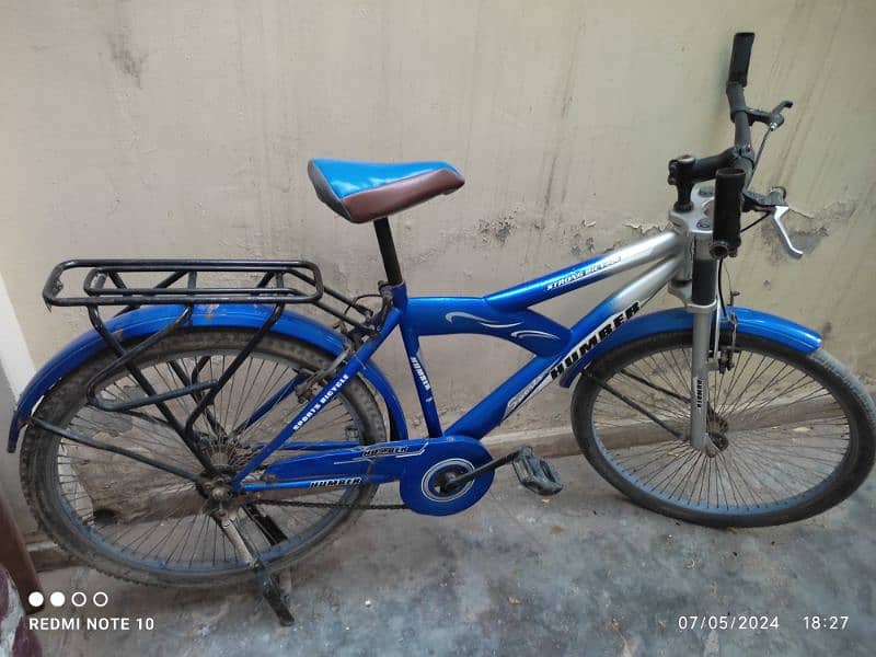 Full size blue humber bicycle, 9/10 condition 0
