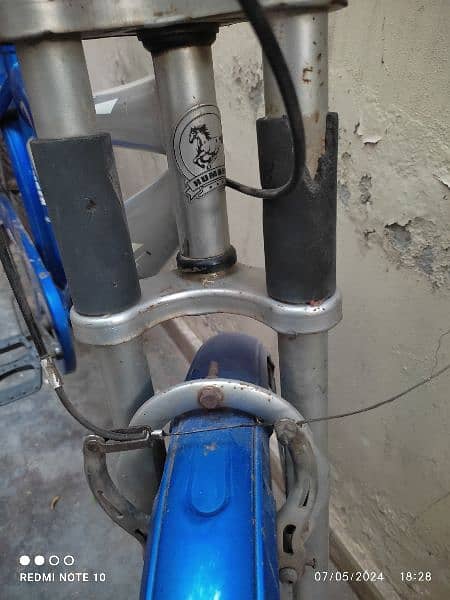 Full size blue humber bicycle, 9/10 condition 2
