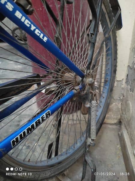 Full size blue humber bicycle, 9/10 condition 4