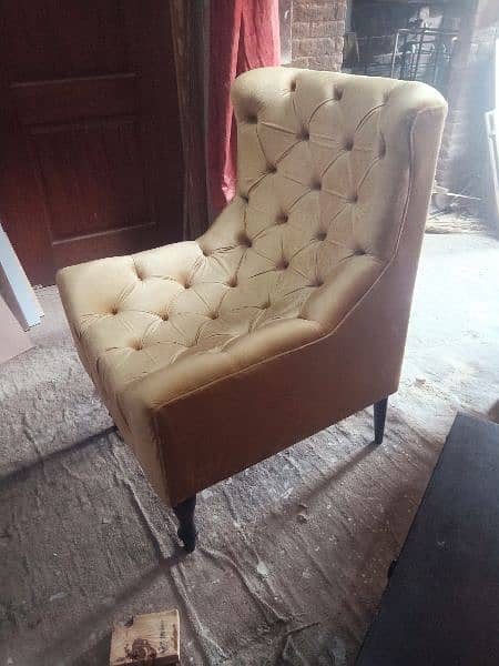 2 Bedroom Chair with Sethee 0