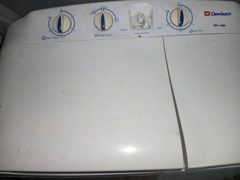 Dawlance Washing Machine With Dryer, plastic body, price negotiable. 0