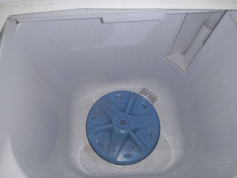 Dawlance Washing Machine With Dryer, plastic body, price negotiable. 2