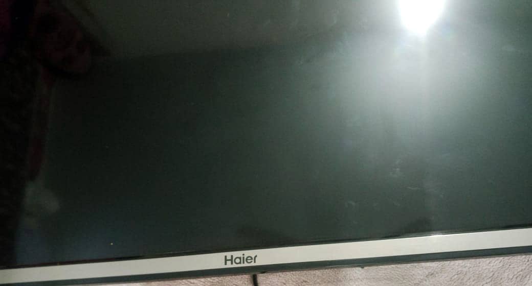HAIER  SIMPLE LCD 32 INCHES 4