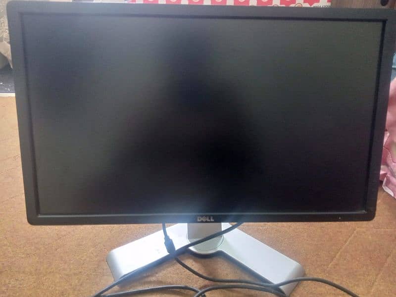 Dell LCD 24 inch with RGB keyboard 3