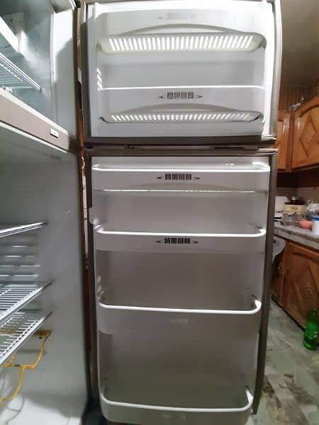 dawlence 91996D two door fridge + Freezer 1