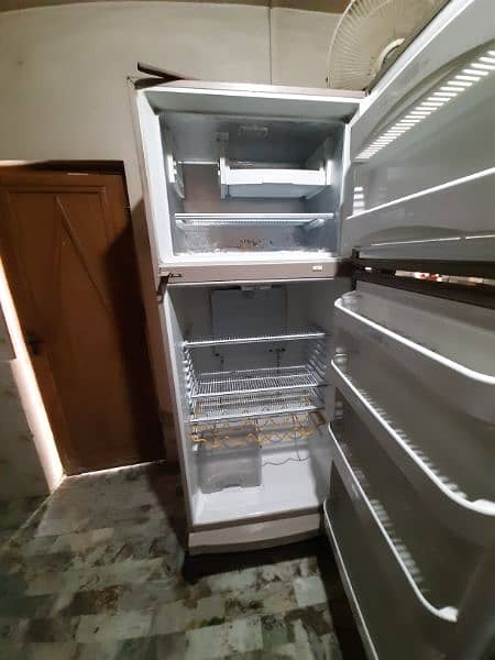 dawlence 91996D two door fridge + Freezer 2