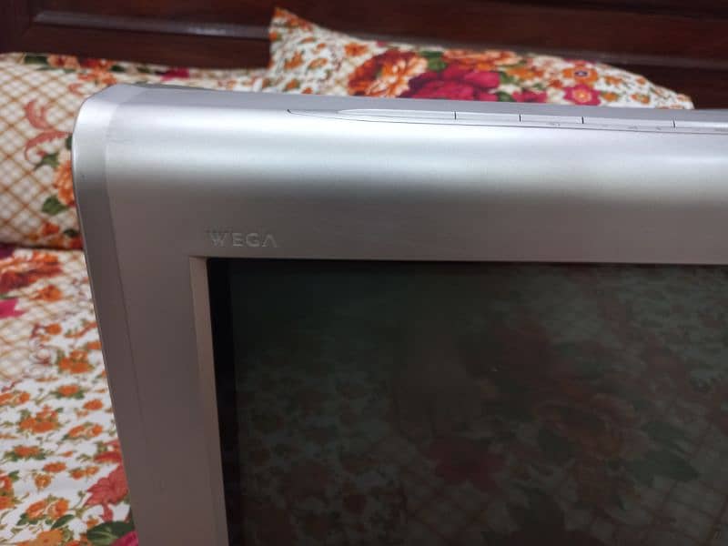 Sony Orignal T. V Avaliable Home used Only 2 month Price kam ho jay gi 4