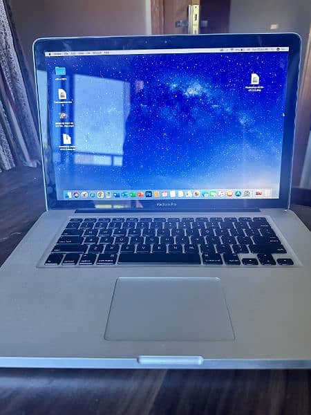 Apple MacBook pro core i7 15inch 2011 1