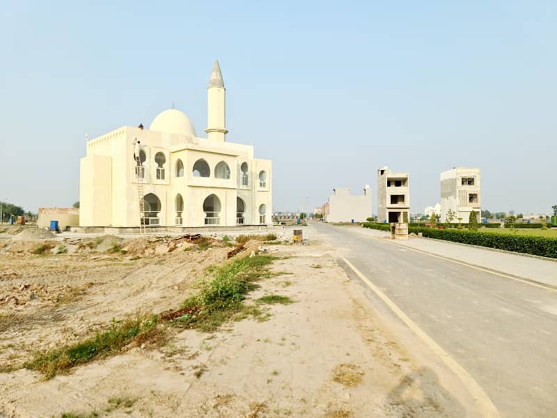 5 Marla Plots Available On Installment At Very Low Price In LDA Approved Society 8