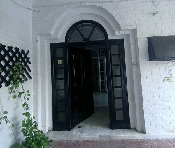Ideal House In Gulberg Available For Rs. 415000 6