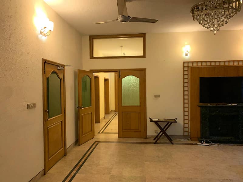HOUSE VERY HOT PLACE FOR OFFICES IN GULBERY LAHORE 0