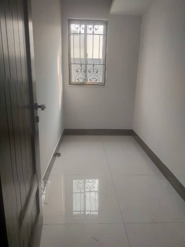 10 Marla Upper Portion For rent In DHA Phase 5 2