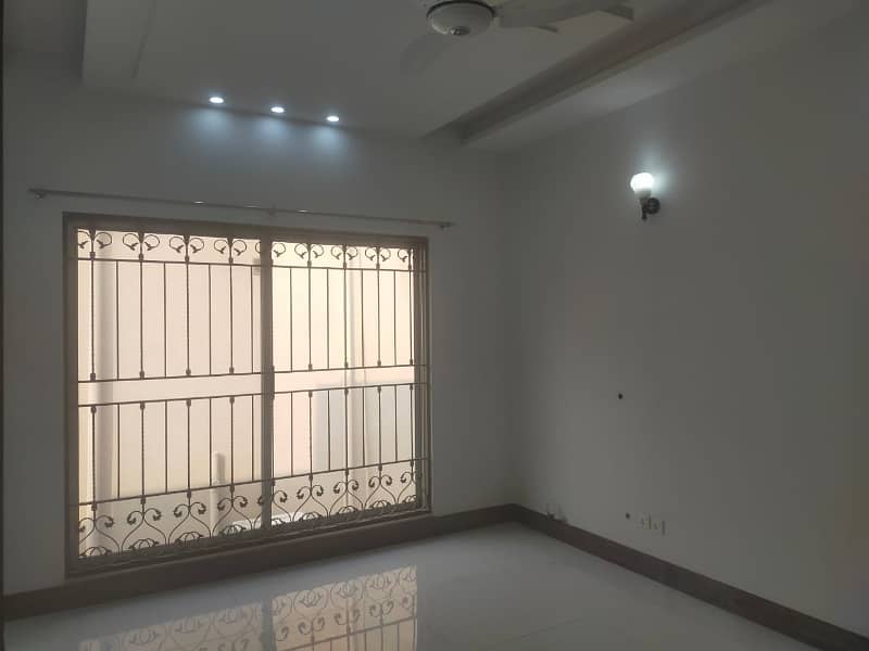10 Marla Upper Portion For rent In DHA Phase 5 3