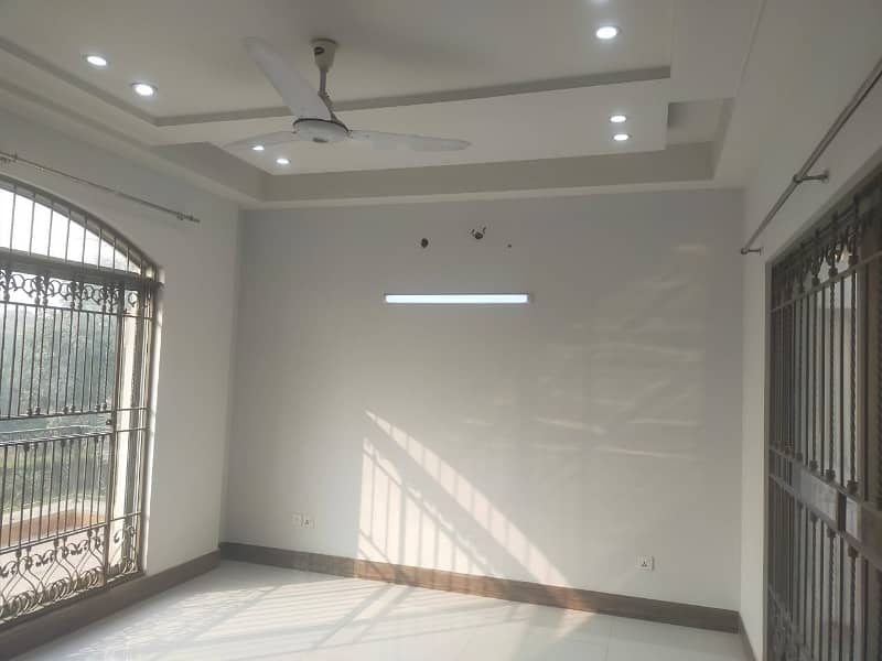10 Marla Upper Portion For rent In DHA Phase 5 7