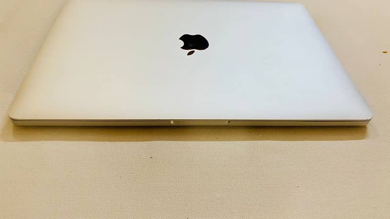 MacBook Pro 2019, 13.3 inch, 16 GB Ram, 256 HD, 2.8 GHZ , Quad Core i7 3