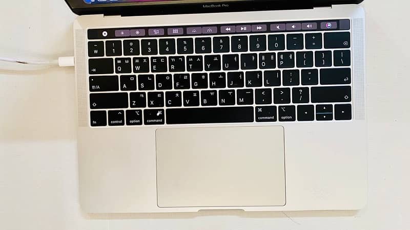 MacBook Pro 2019, 13.3 inch, 16 GB Ram, 256 HD, 2.8 GHZ , Quad Core i7 4
