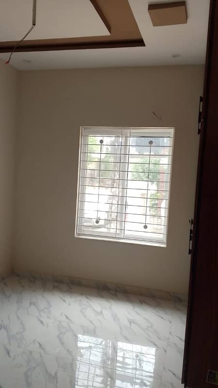 2.5 MARLA FACING PARK BRAND NEW HOUSE FOR SALE IN GREEN TOWN BLOCK 5 C2 GASS AVAILABLE 6