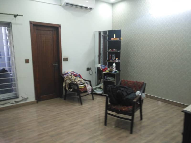 5 MARLA SLIGHTLY USED UPPER PORTION IS AVAILABLE FOR RENT ON TOP LOCATION OF WAPDA TOWN PHASE1 3