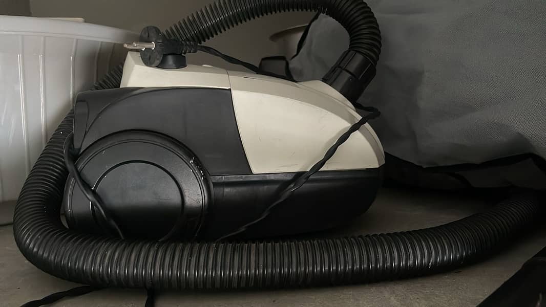 Vacuum Cleaner for sale - 9000/- PKR 1