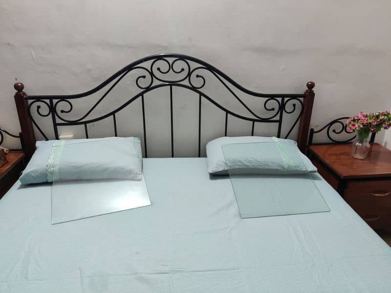 bed set with dressing table and side table 0