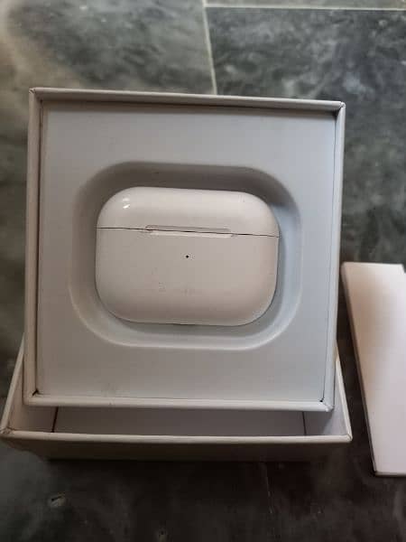 100 percent origional airpods pro all ok 10 by 10 hai 5