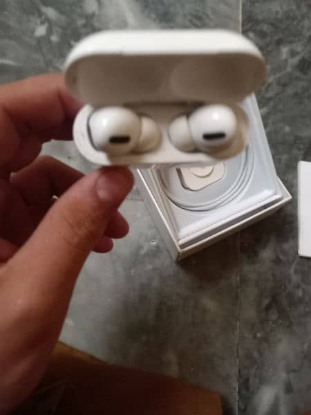 100 percent origional airpods pro all ok 10 by 10 hai 8