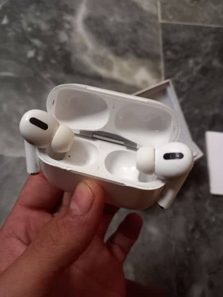 100 percent origional airpods pro all ok 10 by 10 hai 10