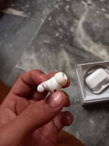 100 percent origional airpods pro all ok 10 by 10 hai 11