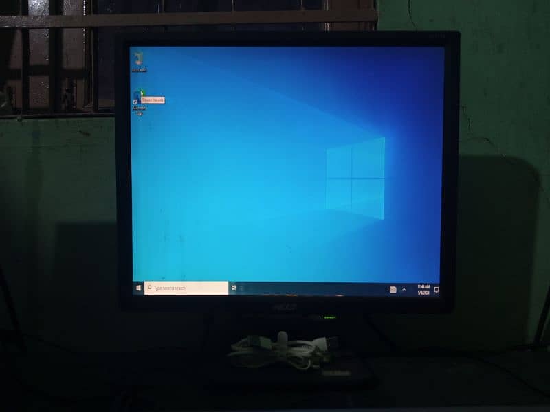 Used desktop computer for sale - fair condition 7