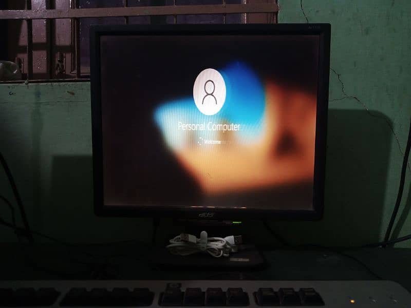 Used desktop computer for sale - fair condition 8