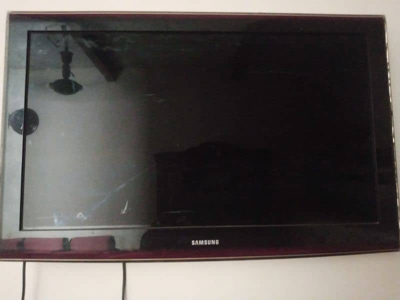 Samsung old model 32 inch lcd for sale 0