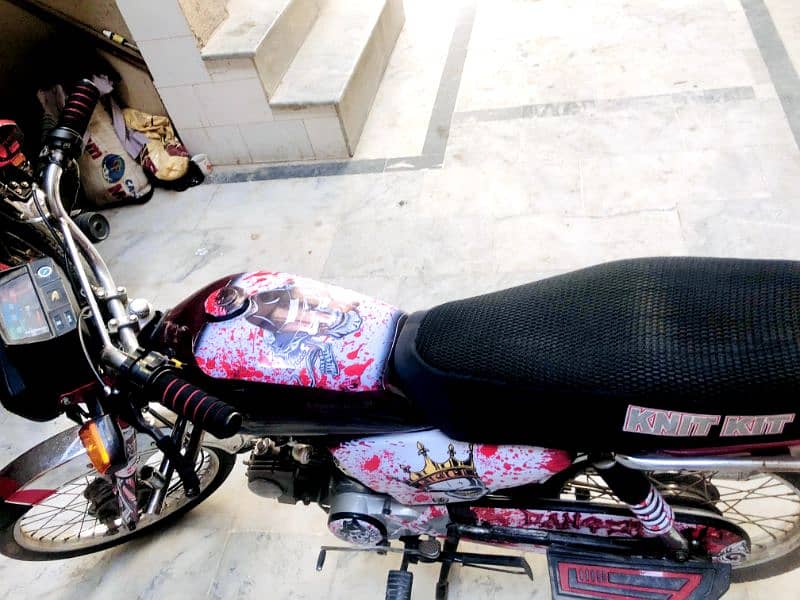 CD 70 bike. model 2019 well decorated genuine condition 10 /10 1