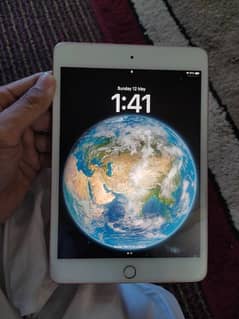 ipad mini 5 64gb with box and charger
