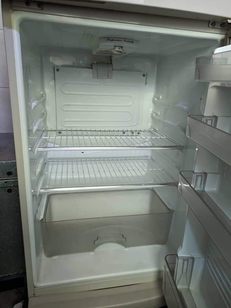 Refrigerator(Dawlance) 3
