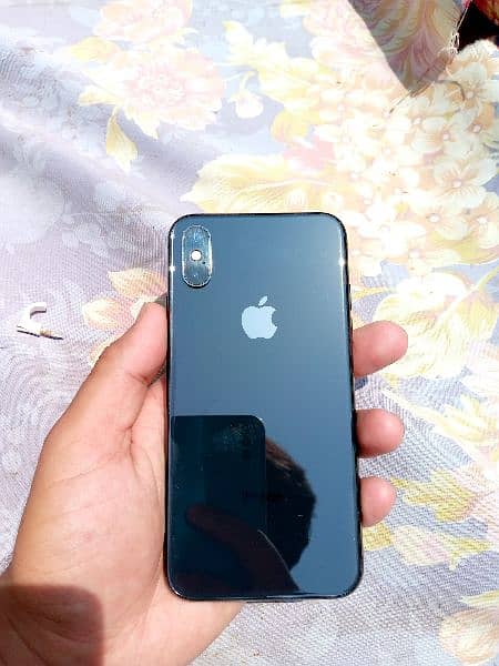 iPhone xs 64gb sim pta approved 1