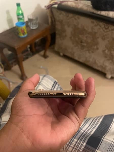 iPhone XS non pta LLA model 256gb only contact on WhatsApp 2