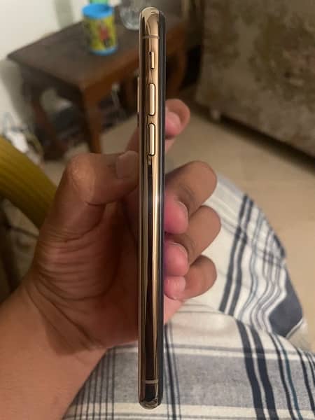 iPhone XS non pta LLA model 256gb only contact on WhatsApp 3