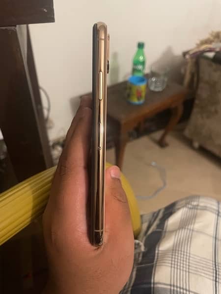 iPhone XS non pta LLA model 256gb only contact on WhatsApp 5