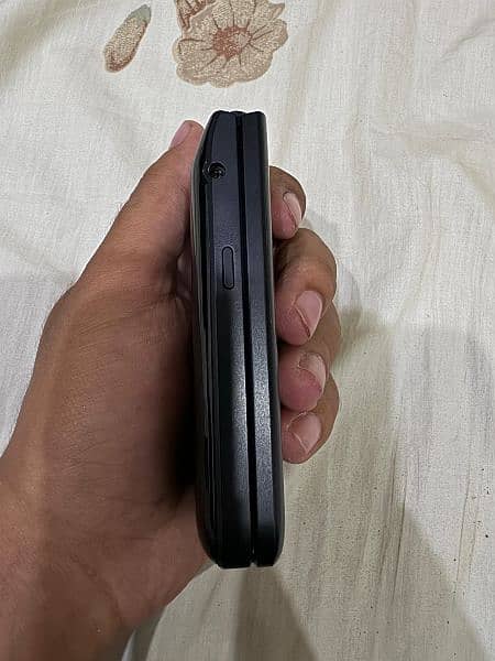 Nokia 2720 flip 4