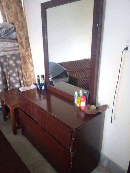 King size Bed with 2 side Tables, 1 Dressing Table 7