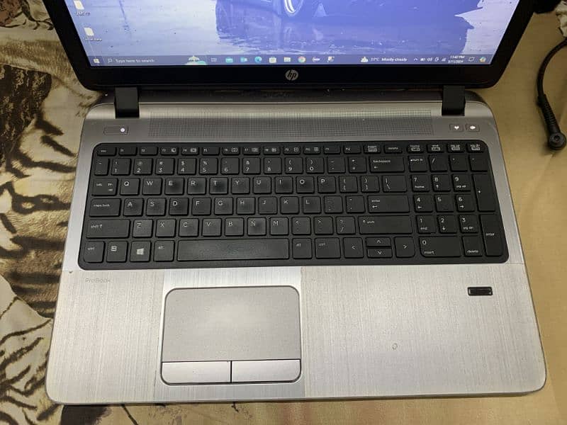 hp laptop for urgent sale 1