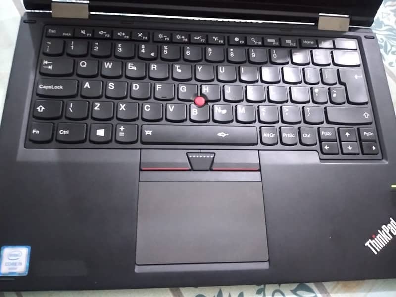 Lenovo ThinkPad Yoga 260. i5 6th gen, 8GB RAM, 2-in-1 360 rotatable. 2